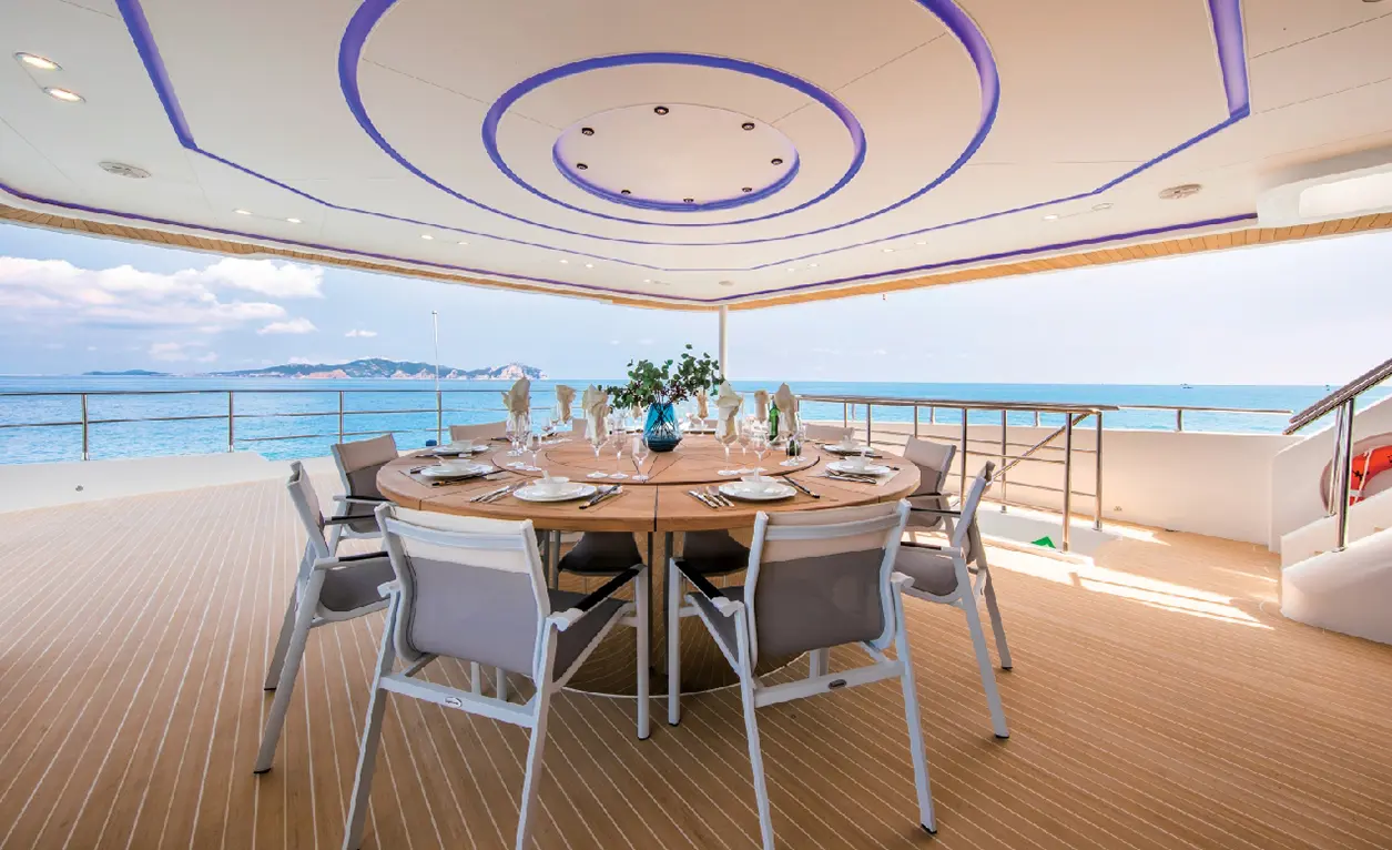 Balk Yacht Hainan 46 Metres Super Yacht 巴克游艇海南有限公司46米游艇甲板
